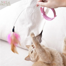 Charger l'image dans la galerie, Collier chat avec jouet en plume intégré